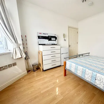 Rent this 1 bed room on Bury Street in London, N9 9JG
