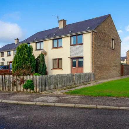 Image 1 - Salvesen Crescent, Alness, IV17 0UH, United Kingdom - Duplex for sale