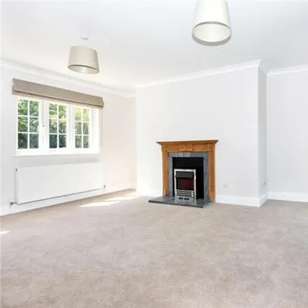 Image 3 - Woodhall Lane, Surrey Heath, SL5 9QW, United Kingdom - House for rent