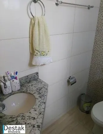 Buy this 3 bed house on Rua Evaristo da Veiga in Jardim Amália, Volta Redonda - RJ