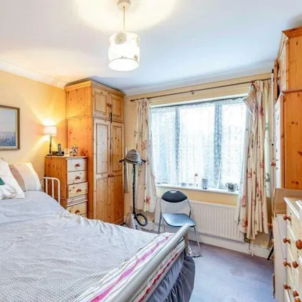 Image 5 - Kings Chace View, Crofton Way, London, EN2 8HX, United Kingdom - Apartment for sale