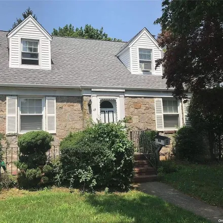 Rent this 4 bed house on 29 Irving Lane in North New Hyde Park, NY 11040