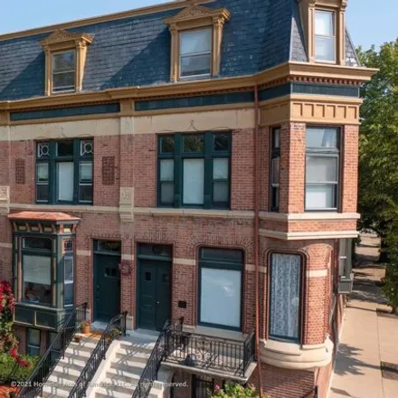 Buy this studio house on 1500 West Jackson Boulevard in Chicago, IL 60607