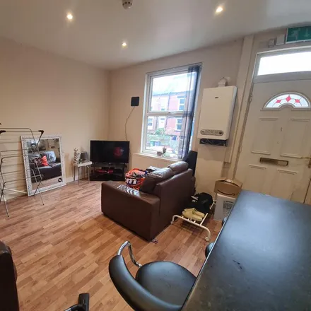 Rent this 3 bed townhouse on Beechwood Road in Leeds, LS4 2LL