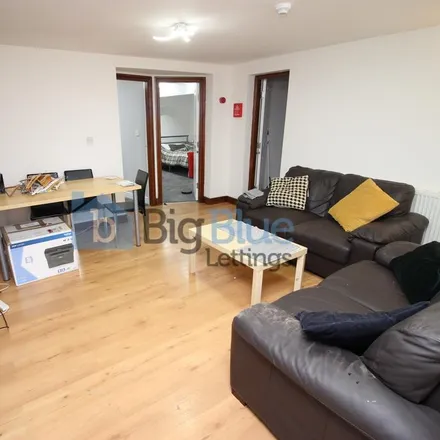 Image 2 - 187 Brudenell Street, Leeds, LS6 1EX, United Kingdom - Townhouse for rent