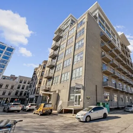 Rent this 1 bed condo on 770 Lofts in 775 West Jackson Boulevard, Chicago