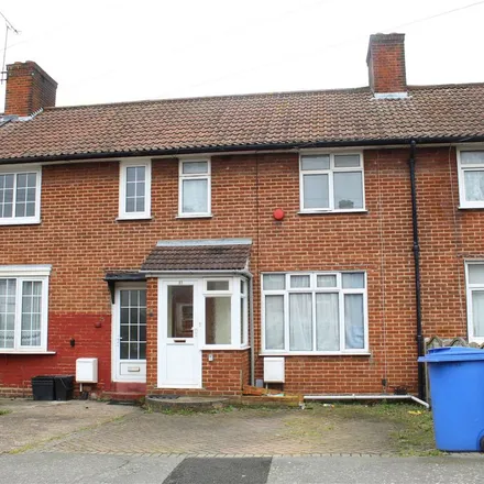 Rent this 3 bed townhouse on Widecombe Road in London, SE9 4HQ