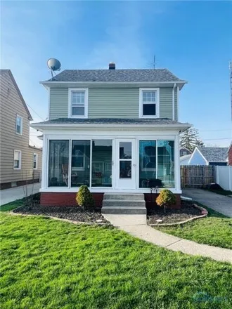 Buy this 3 bed house on 2828 111th Street in Willow Beach, Toledo