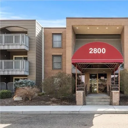 Buy this 1 bed condo on 2875 Huron Street in Roseville, MN 55113