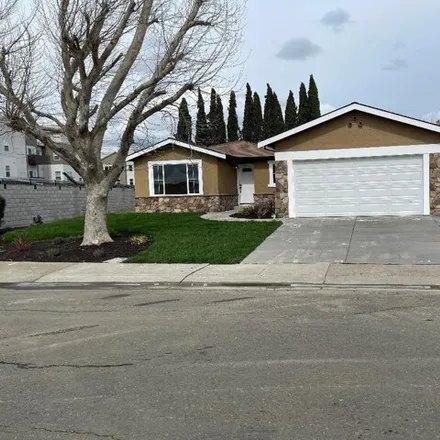 Buy this 4 bed house on 2 Chipman Lane in Suisun City, CA 94585