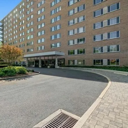 Buy this studio condo on Capital Crescent Trail in Silver Spring, MD 20900