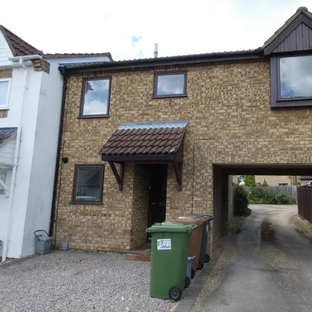 Rent this 2 bed townhouse on Linnet in Peterborough, PE2 6XZ