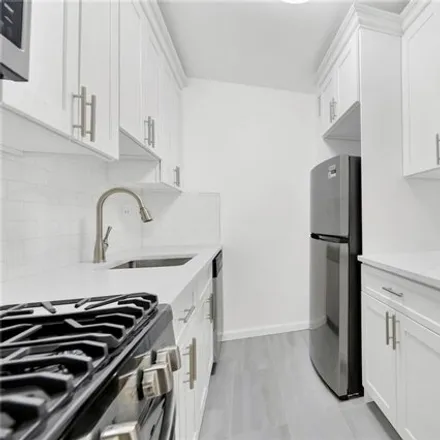 Image 4 - 88-08 151st Avenue, New York, NY 11414, USA - Apartment for sale