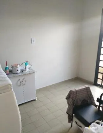 Buy this 2 bed house on Rua Duque de Caxias in Lídice, Uberlândia - MG