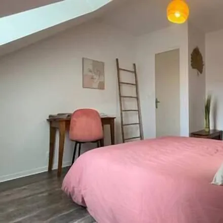 Rent this 1 bed apartment on Le Meux in Rue des Écoles, 60880 Le Meux