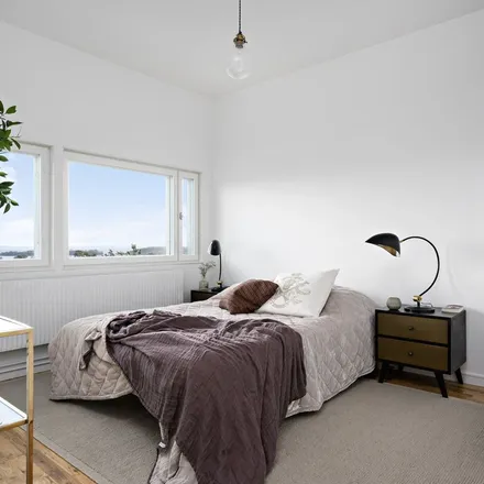Rent this 2 bed apartment on Utsikten Meetings in Utsiktsvägen 10, 149 41 Nynäshamn