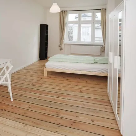 Rent this 4 bed room on Gastroenterologie Friedenau in Rheinstraße 2-3, 12159 Berlin