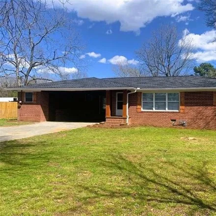 Rent this 3 bed house on 2680 Highway 41 South SE in Calhoun, Georgia