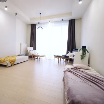 Rent this 5 bed room on Piotrkowska 220 in 90-465 Łódź, Poland