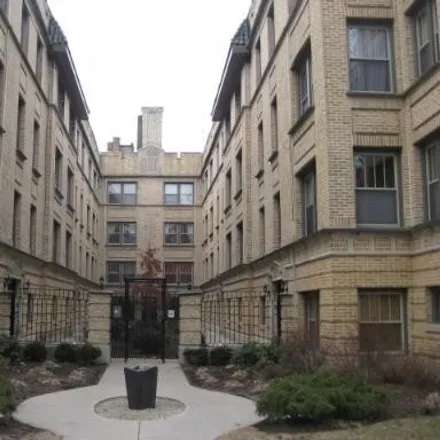 Rent this 2 bed condo on 1358-1366 West Greenleaf Avenue in Chicago, IL 60645