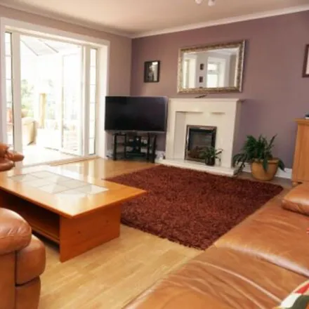 Image 2 - Moffat Place, Gardenhall, South Lanarkshire, G75 8RX, United Kingdom - House for sale
