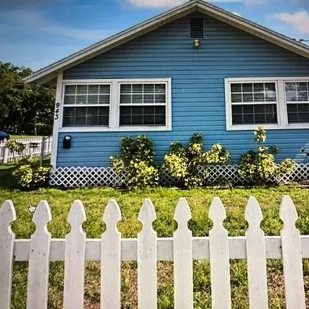 Rent this 1 bed house on 997 Lakeview Road in Clearwater, FL 33756
