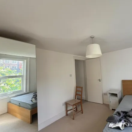 Image 5 - 58 Santley Street, London, SW4 7QD, United Kingdom - Apartment for rent