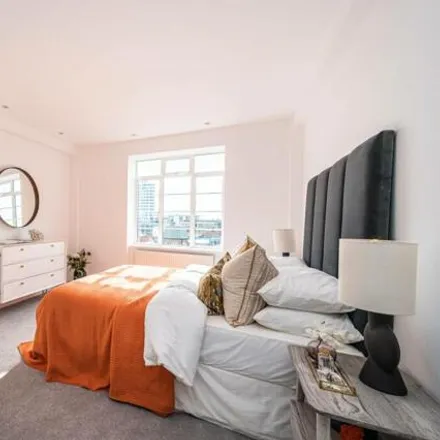 Buy this 4 bed apartment on London Marriott Hotel Marble Arch in 134 George Street, London