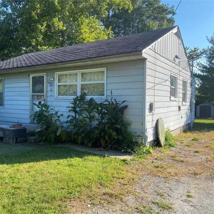 Buy this 2 bed house on 939 North Carico Street in Carbondale, IL 62901