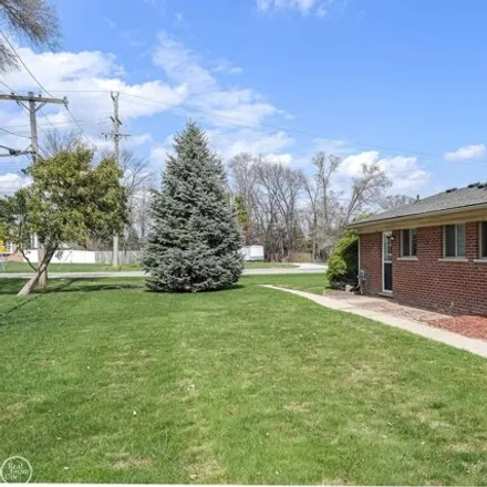 Image 4 - Covenant Baptist Church, Canal Road, Sterling Heights, MI 48313, USA - Condo for sale