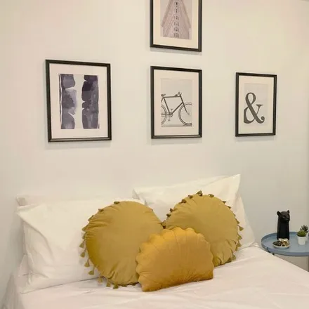 Rent this 5 bed room on Carrer de Francesc Baldomà in 50, 46011 Valencia