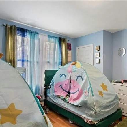 Image 9 - 1989 Cruger Avenue, New York, NY 10462, USA - House for sale