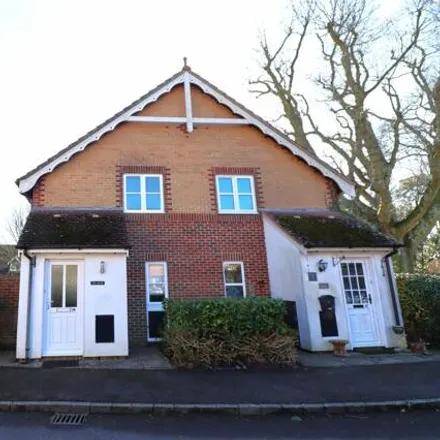 Image 1 - Vicarage Gardens, Hordle, SO41 0XJ, United Kingdom - Duplex for sale