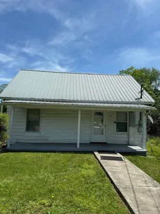 Buy this 2 bed house on 369 Medlock Street in Livingston, TN 38570
