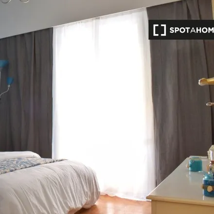Rent this 2 bed room on Αλκαμένους 114 in Athens, Greece