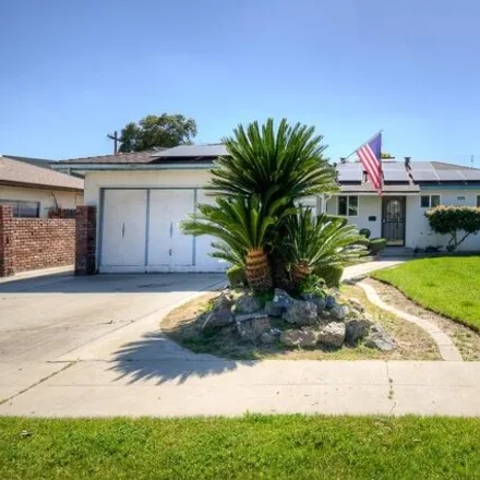 Buy this 3 bed house on 4780 East Santa Ana Avenue in Fresno, CA 93726