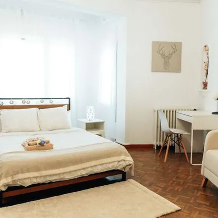 Image 4 - Carrer de Provença, 192, 194, 08001 Barcelona, Spain - Apartment for rent