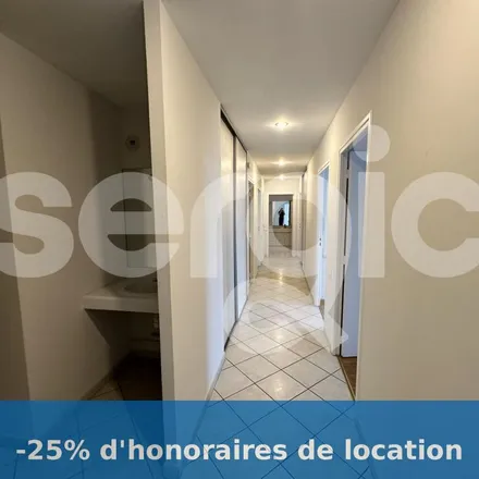 Rent this 6 bed apartment on 25 Place du Général de Gaulle in 59000 Lille, France