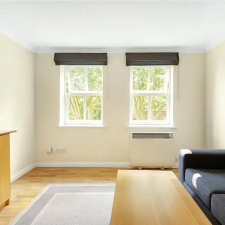 Image 3 - Alfred Close, London, W4 5UW, United Kingdom - Room for rent