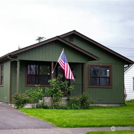 Buy this 3 bed house on 2979 Dover Street in Longview, WA 98632