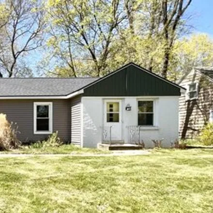 Buy this 4 bed house on 1586 Derbyshire Street Southeast in Grand Rapids, MI 49508