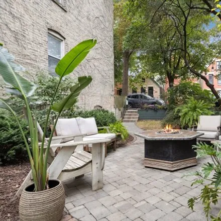 Image 4 - 2043 North Winchester Avenue, Chicago, IL 60614, USA - House for sale