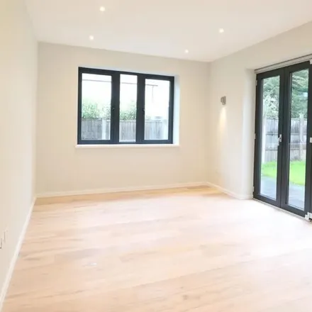 Rent this 3 bed apartment on Albert Road in London, NW7 4RX