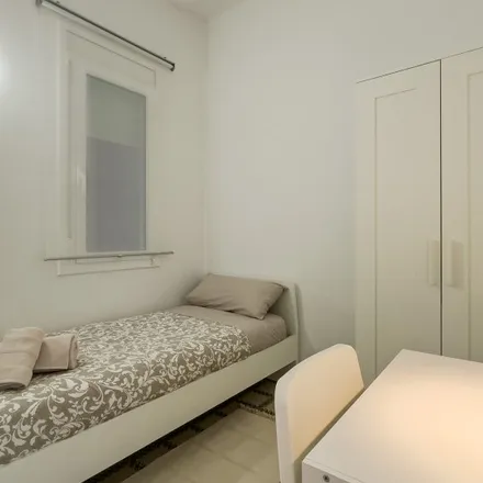 Rent this 3 bed room on Carrer de Londres in 54, 08036 Barcelona