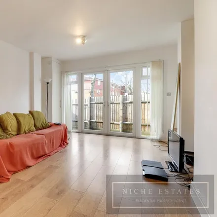 Image 4 - 1021 High Road, London, N12 9RX, United Kingdom - Apartment for rent