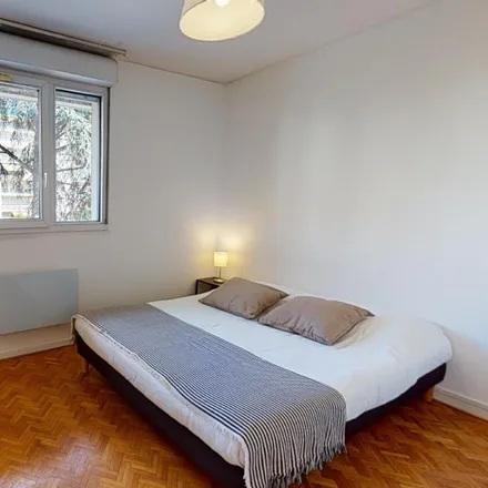 Rent this 1 bed room on 6 rue Florian