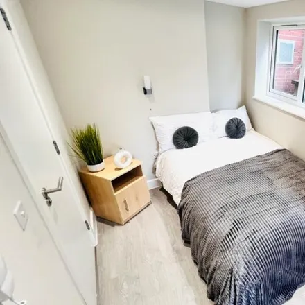 Rent this studio apartment on High Road in Dudden Hill, London