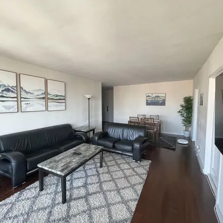 Rent this 3 bed apartment on East 35th Street in New York, NY 10158
