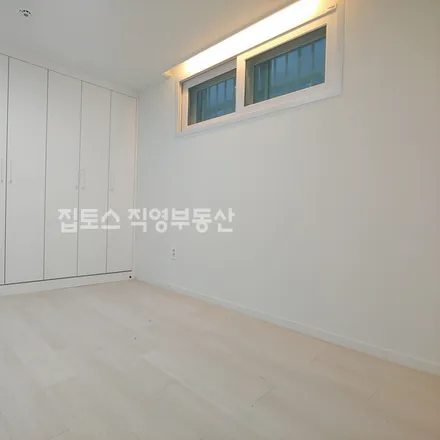 Rent this studio apartment on 서울특별시 은평구 신사동 29-129