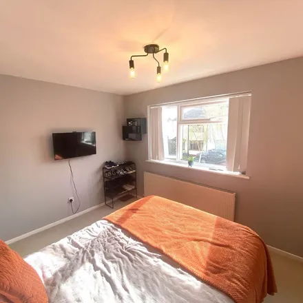 Image 5 - Canvey Road, Leigh on Sea, SS9 2PA, United Kingdom - Apartment for rent